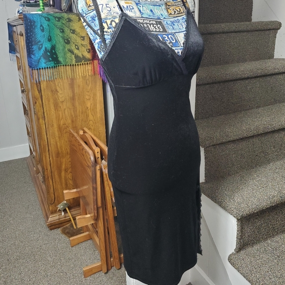 BLACK CRUSHED VELVET LACE LINED FORM FITTING DRESS! - Picture 7 of 14